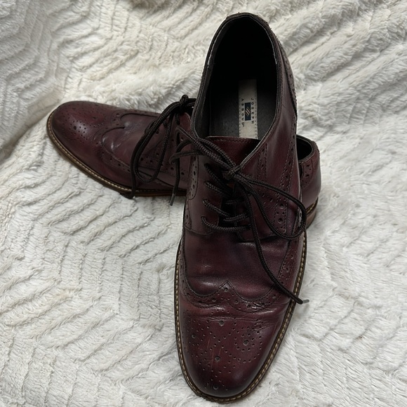 Joseph Abboud Burgundy Leather Wingtip  Lace Up Men\'s Oxfords, size 10